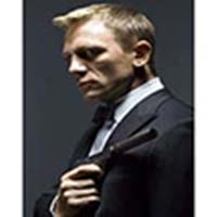 Des étudiants chahutent le tournage de James Bond