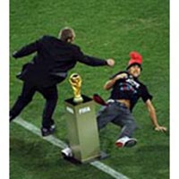 Jimmy Jump: 'Pitch invader' de renom